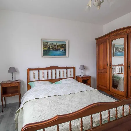 Pont-du-chateau, 4 Pieces, 5 Personnes - Fr-1-630-293 Vakantiehuis *
